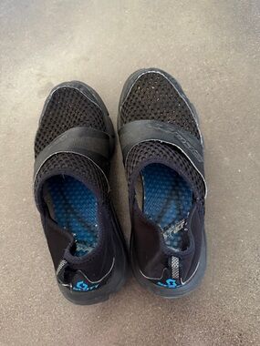 Scott Black Athletic Slip-On Sneakers with Blue Insoles